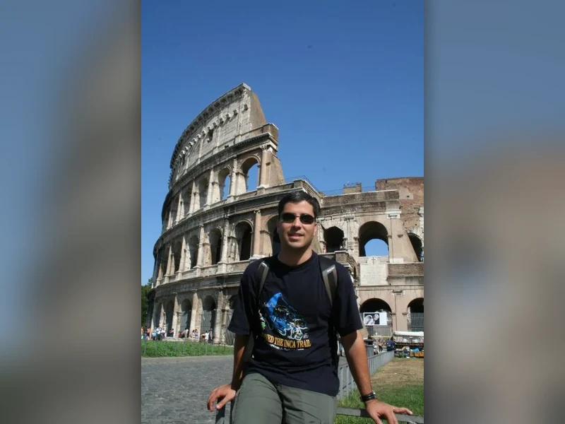 Roma, em frente ao Coliseu, Itália · 2007