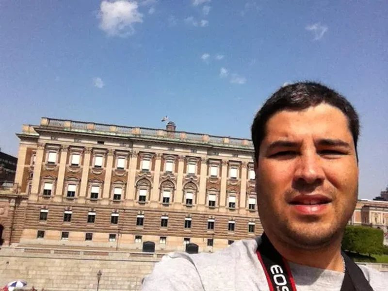 Em frente ao Palácio Real, Estocolmo, Suécia · jun/2013